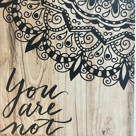 Angelines, Sneuu 招待所