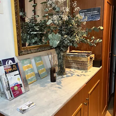 Angelines, Sneuu Πανσιόν *