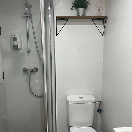 Angelines, Sneuu Πανσιόν