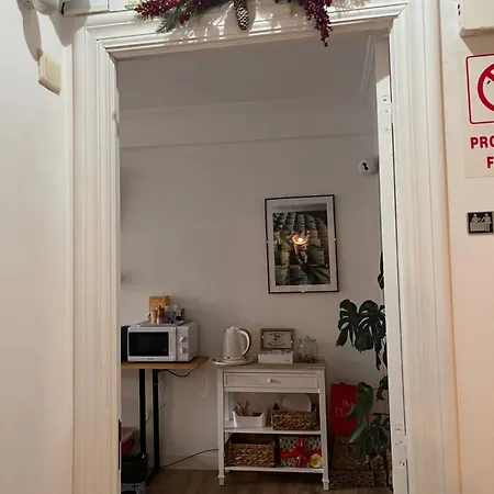 Angelines, Sneuu Πανσιόν *