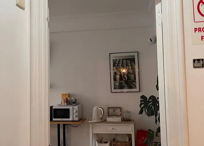 Angelines, Sneuu Πανσιόν *