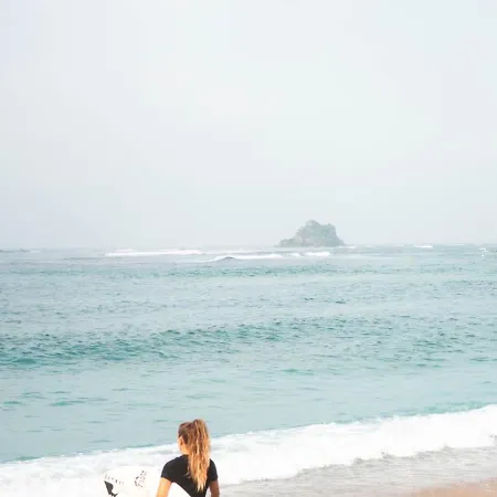 Angelines, Sneuu Konukevi Santander