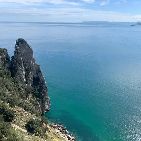 Angelines, Sneuu Konukevi Santander