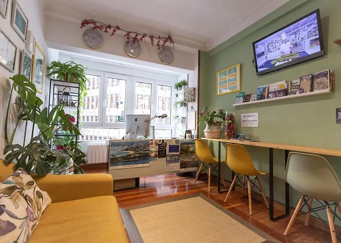 Angelines, Sneuu בית הארחה *